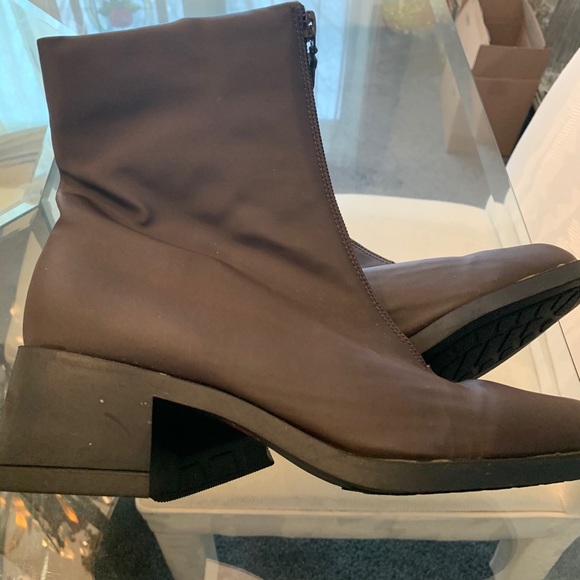 Weather proof boot - Picture 2 of 3